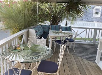 the-bahamas/harbour-island/restaurant/briland-wave