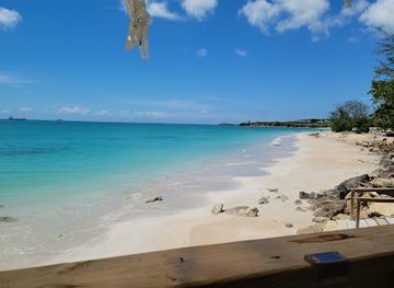antigua-and-barbuda/half-moon-bay/restaurant/beachlimerz