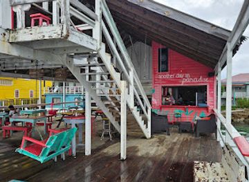 honduras/utila/restaurant/the-pink-flamingo