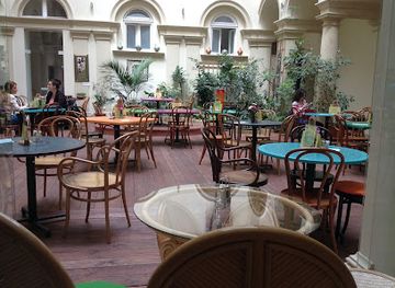 hungary/budapest/andrassy-avenue/restaurant/maghaz-restaurant-and-teahouse