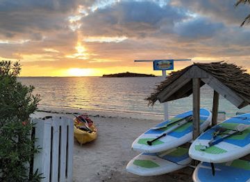 the-bahamas/rum-cay/restaurant/grabbers-bed-bar-and-grill