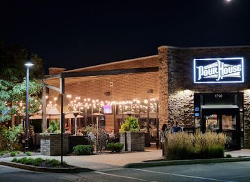 illinois/naperville/restaurant/old-town-pour-house-freedom-commons-naperville