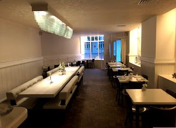 germany/berlin/friedrichshain/restaurant/restaurant-schneeweiss