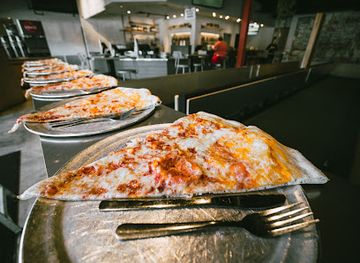 florida/orlando-theme-parks/restaurant/lazy-moon-pizza