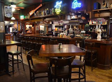 wisconsin/eau-claire/restaurant/houligans-steak-seafood-pub