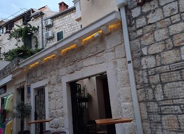 croatia/makarska/restaurant/spina-bar