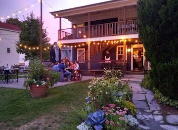massachusetts/berkshires/restaurant/the-prairie-whale