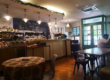 malaysia/selangor/restaurant/little-white-cafe