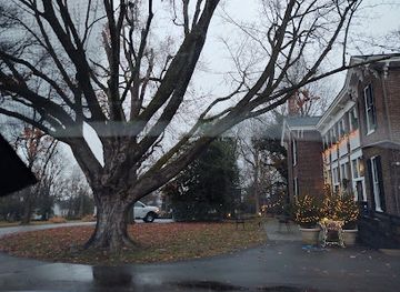 Holly Hill Inn