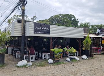costa-rica/puerto-viejo/restaurant/black-white-restaurant