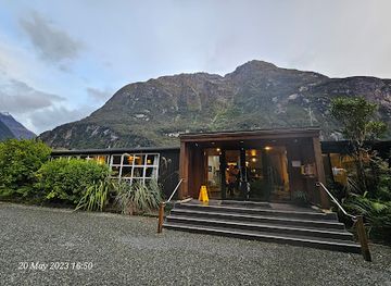 new-zealand/fiordland-national-park/restaurant/pio-pio-restaurant