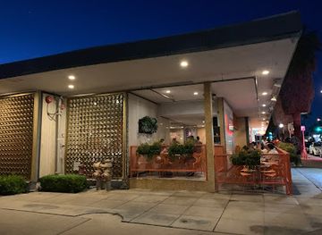 california/palm-springs/racquet-club-estates/restaurant/trio-restaurant