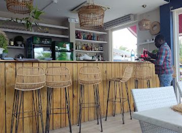 sint-maarten/sucker-garden/restaurant/la-perle-bleu-beach-bar-restaurant