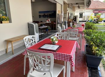 singapore/bukit-timah-nature-reserve/restaurant/micasa-kitchen-bar