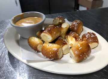 missouri/meriwether-lewis-and-william-clark-national-historic-trail/restaurant/the-hootin-chicken
