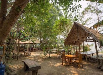 myanmar-burma/bagan/old-bagan/restaurant/bagan-beach-food-garden