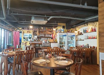 south-korea/seoul/itaewon/restaurant/troika