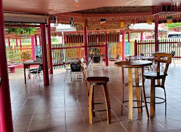 jamaica/runaway-bay/restaurant/ultimate-jerk-centre