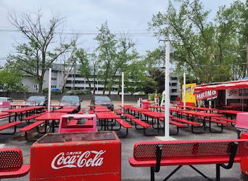 pennsylvania/presque-isle-state-park/restaurant/sara-s-restaurant