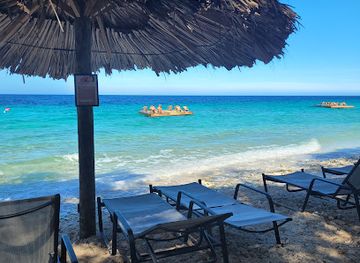 curacao/playa-santa-cruz/restaurant/cast-away-beach-bar-curacao