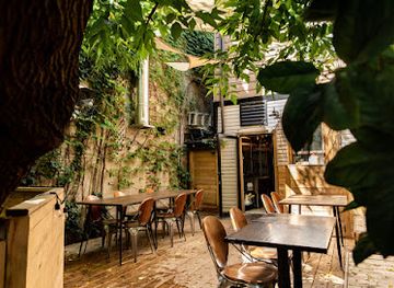 canada/toronto/kensington-market/restaurant/hawker