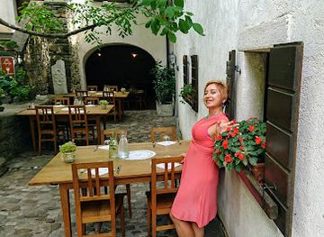 slovenia/coastal-karst/restaurant/majerija