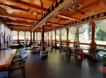 Willing Waterfall Cafe