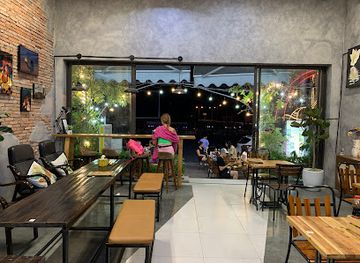 vietnam/cat-ba-island/restaurant/the-little-leaf-restaurant-tiem-la-nho