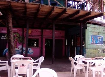 guatemala/livingston/restaurant/long-beach-livingston