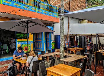 colombia/guatape/restaurant/el-castillo-guatape