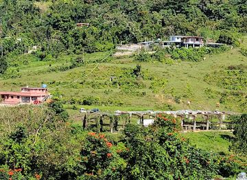 puerto-rico/sierra-de-cayey/restaurant/el-zinchorro-guavate-pr
