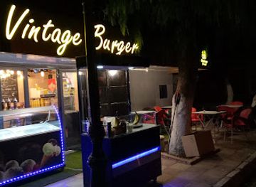 algeria/tlemcen/bab-el-kasbah/restaurant/vintage-burger