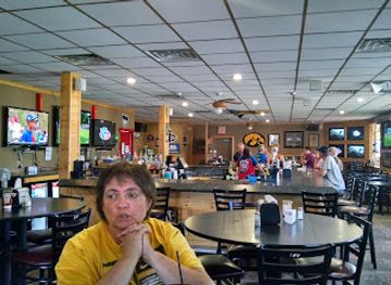 iowa/fort-dodge/restaurant/sneakers-eatery-and-pub