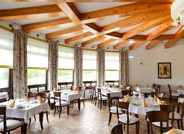 hungary/central-transdanubia/restaurant/fiastyuk-udvarhaz-etterem-szallas-biofarm