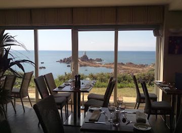 jersey/plemont-bay/restaurant/corbiere-phare