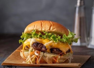 qatar/al-sheehaniya/restaurant/qqq-burger-shahhaniya