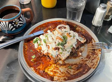illinois/driftless-area/restaurant/plenty-of-huevos