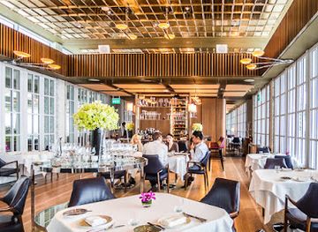singapore/marina-bay/marina-south/restaurant/spago-dining-room