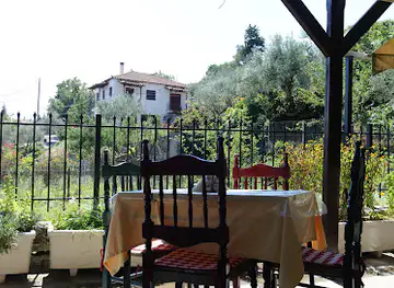 pikoulianika restaurant