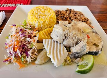 dominica/boiling-lake/restaurant/standardz-restaurant-bar