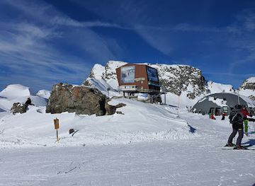 switzerland/nendaz/restaurant/black-tap-craft-burgers-beer-verbier-col-des-gentianes