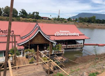 laos/phakse-province/restaurant/khamfong-boat-restaurant