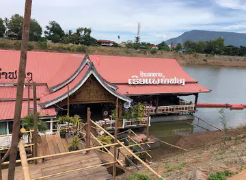 Khamfong Boat Restaurant