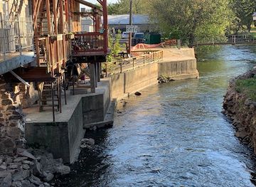 wisconsin/great-river-road/restaurant/rivers-edge-saloon-eatery