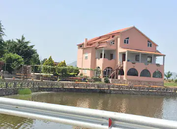 Taverna "Shtëpia e Traditës"