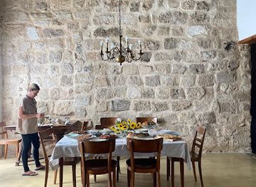 israel/zikhron-ya-akov/restaurant/ha-bayit-shel-noama-arohot-pratiot-behezmonot-marash-balevad