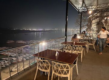 india/varanasi/restaurant/dolphin-restaurant