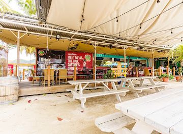 sint-maarten/cul-de-sac/restaurant/cocky-turtle-beach-bar-restaurant