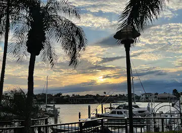 Mango's Dockside Bistro