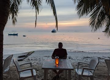 maldives/dhangethi-island/restaurant/the-blue-moon-cafe